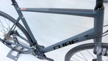 CUBE ATTAIN SLX 2023 2023 Road & Gravel usato, Grigio chiaro — immagine 10 di 16