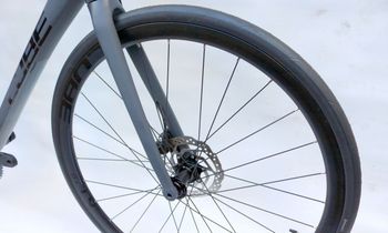 CUBE ATTAIN SLX 2023 2023 Road & Gravel usato, Grigio chiaro — immagine 11 di 16