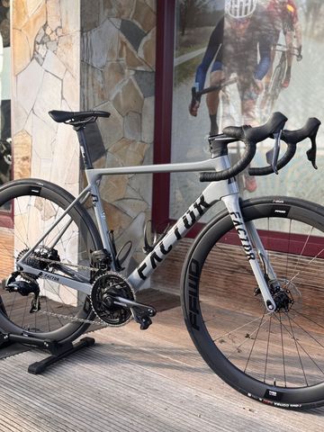 Gebrauchtes Factor O2 SRAM Force eTap AXS 2023 Frameset 2023 Road & Gravel, Hellgrau — Bild 3 von 3