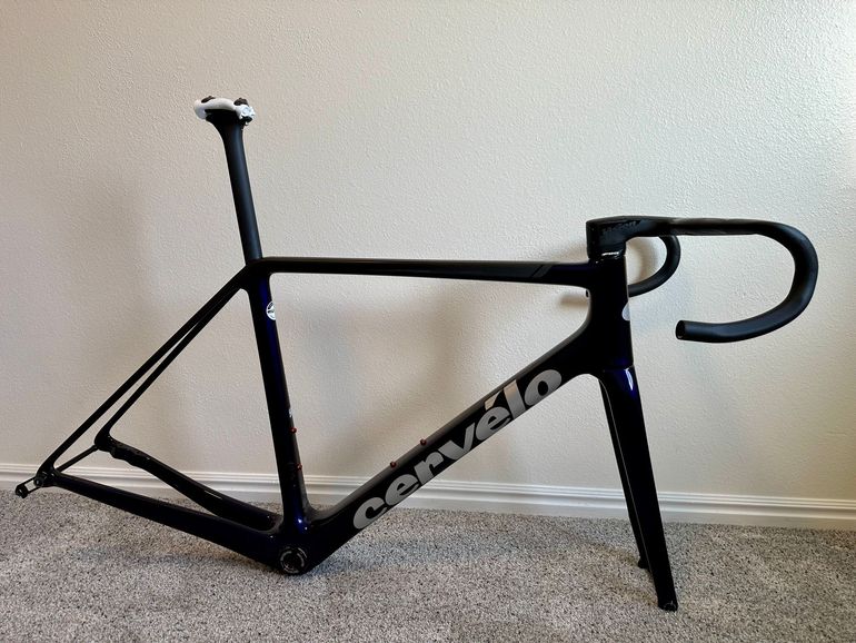 Cervélo R5 Disc Vision Metron 5D EVO ACR wykorzystywany w 56 cm