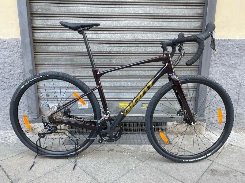 Used Giant Revolt 1 2024 2024 Road & Gravel, Black — image 1 of 7