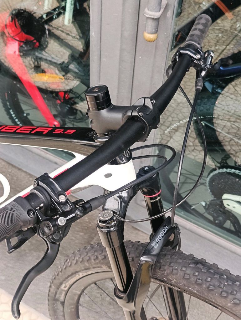 Used Trek Procaliber 9.8 2021 2021 Mountainbike, White, 29 — image 7 of 18