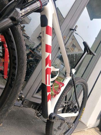 Used Trek Procaliber 9.8 2021 2021 Mountainbike, White, 29 — image 13 of 18