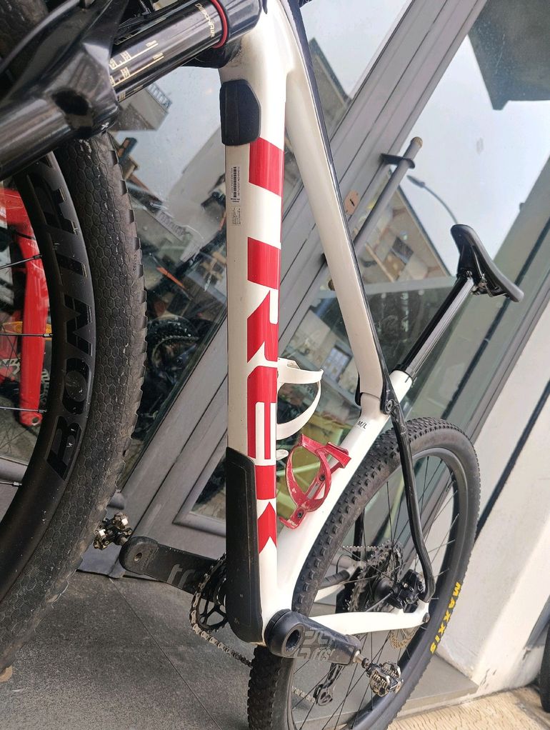 Used Trek Procaliber 9.8 2021 2021 Mountainbike, White, 29 — image 13 of 18