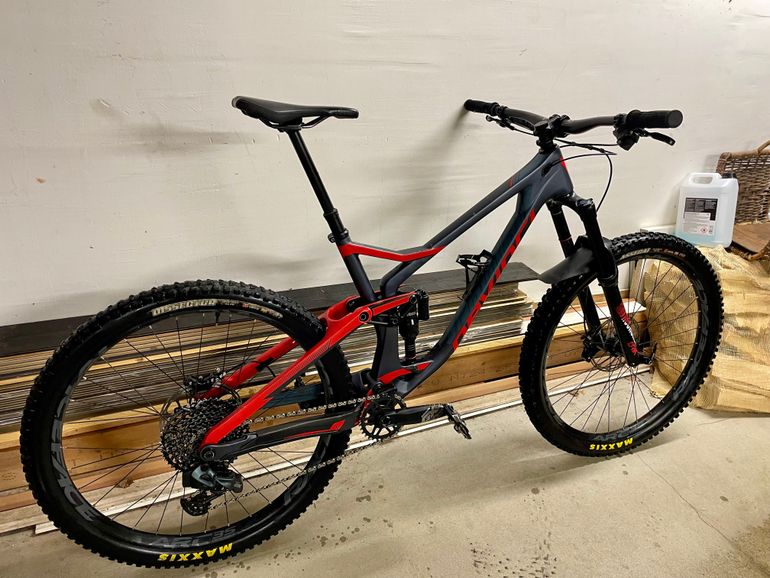 Used Devinci Spartan Carbon 29 GX LTD 12s 2019 Mountainbike, Light Gray — image 3 of 5