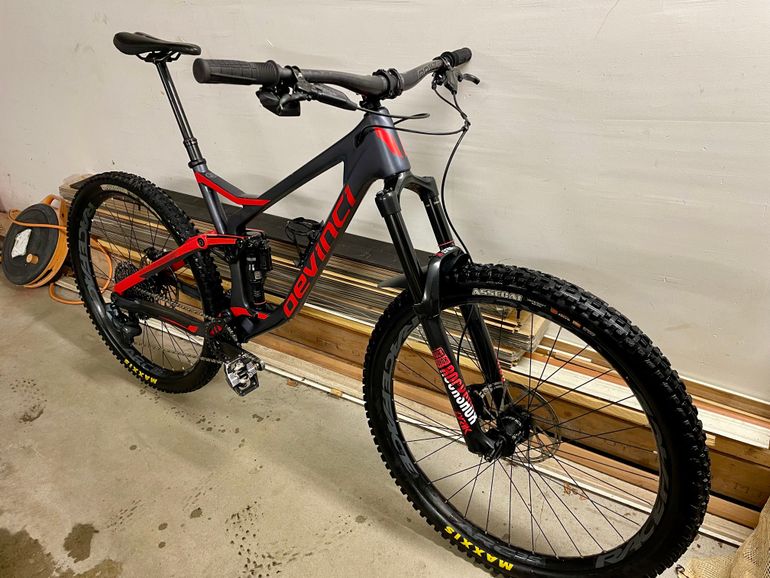 Used Devinci Spartan Carbon 29 GX LTD 12s 2019 Mountainbike, Light Gray — image 1 of 5