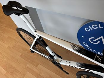 Brugt Colnago V3 Disc 105 Bike 2024 Road & Gravel — billede 3 af 4