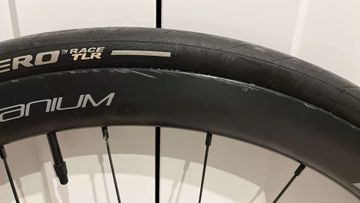 Factor O2 SRAM Rival eTap AXS 2023 2023 Road & Gravel usato, Grigio chiaro — immagine 17 di 18