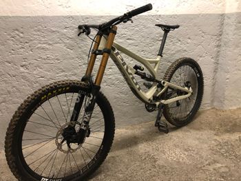Used Pivot Pivot Phönix Carbon 2018 Mountainbike, Light Gray — image 4 of 5