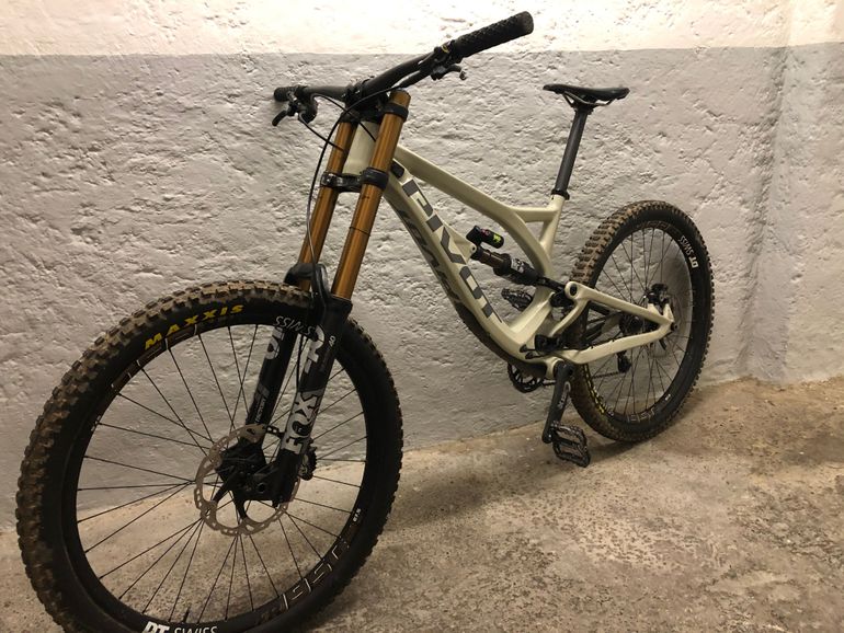 Used Pivot Pivot Phönix Carbon 2018 Mountainbike, Light Gray — image 4 of 5