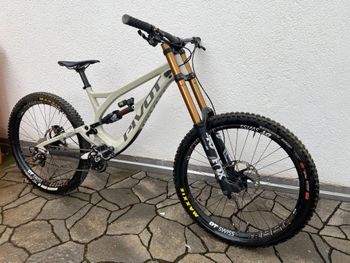 Used Pivot Pivot Phönix Carbon 2018 Mountainbike, Light Gray — image 5 of 5