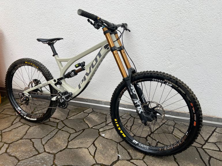 Used Pivot Pivot Phönix Carbon 2018 Mountainbike, Light Gray — image 5 of 5
