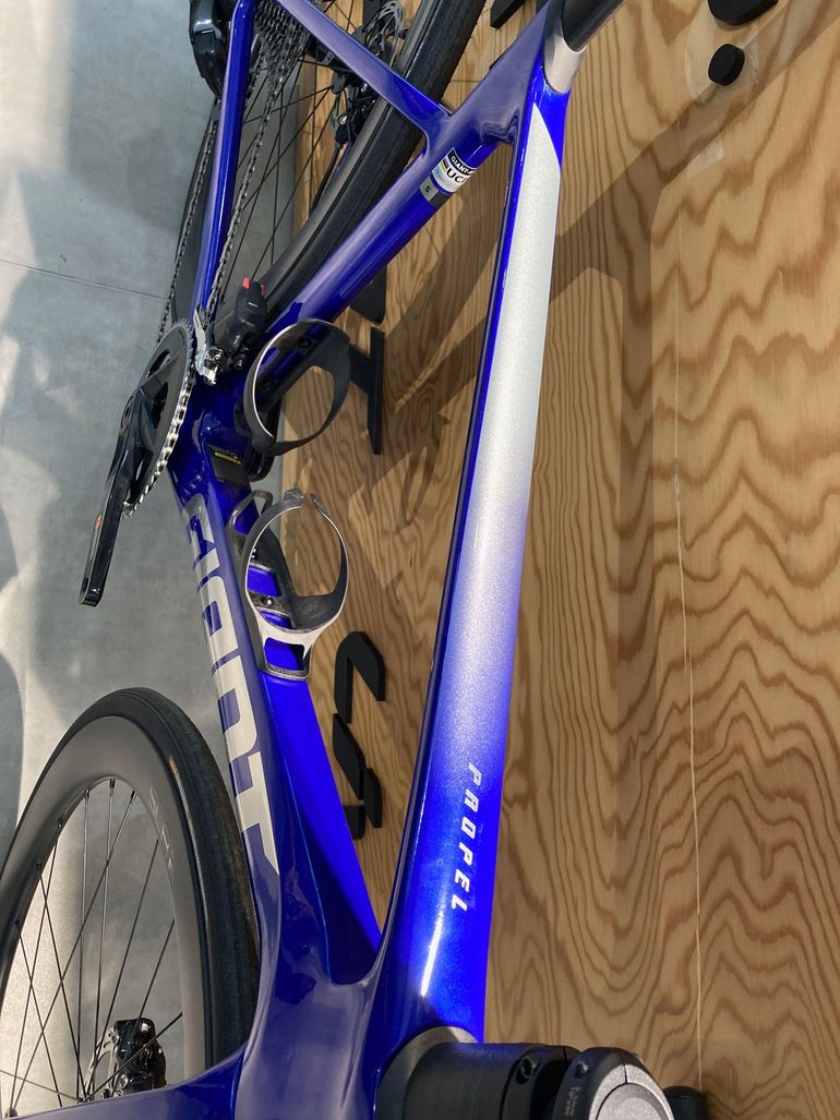 Used Giant Propel Advanced 1 2024 2024 Road & Gravel, Blue — image 7 of 8