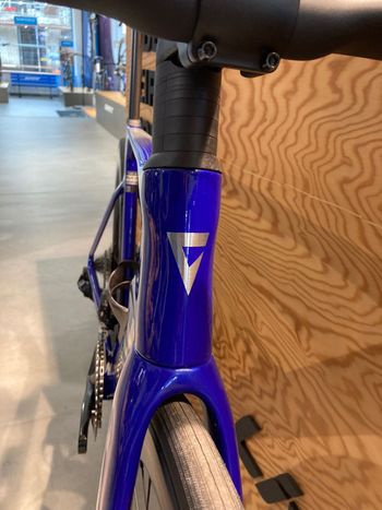 Used Giant Propel Advanced 1 2024 2024 Road & Gravel, Blue — image 6 of 8