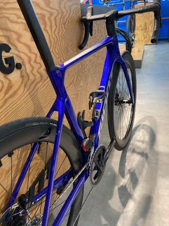 Used Giant Propel Advanced 1 2024 2024 Road & Gravel, Blue — image 4 of 8