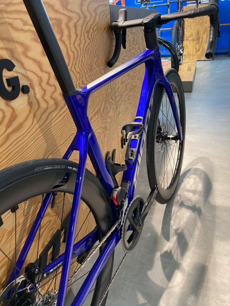Used Giant Propel Advanced 1 2024 2024 Road & Gravel, Blue — image 4 of 8