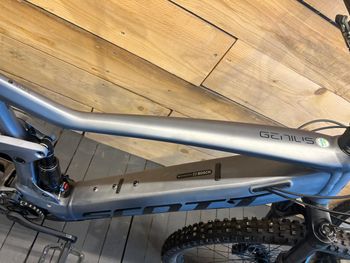 Used Scott Genius eRIDE 930 2022 2022 Mountainbike, Light Gray, 29 — image 11 of 12