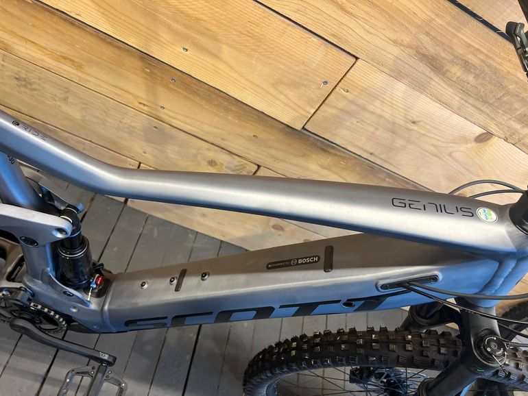 Used Scott Genius eRIDE 930 2022 2022 Mountainbike, Light Gray, 29 — image 11 of 12