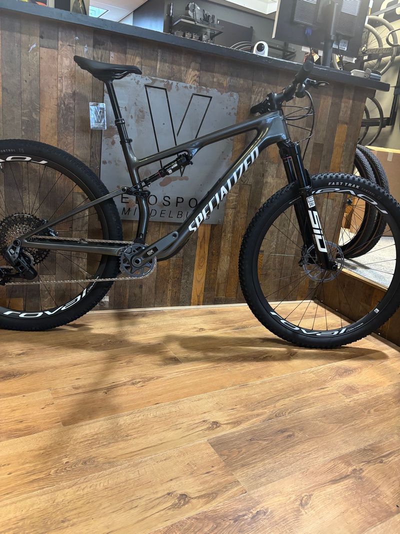 Used Specialized Epic 8 Expert 2024 2024 Mountainbike, Black, 29 — image 2 of 3