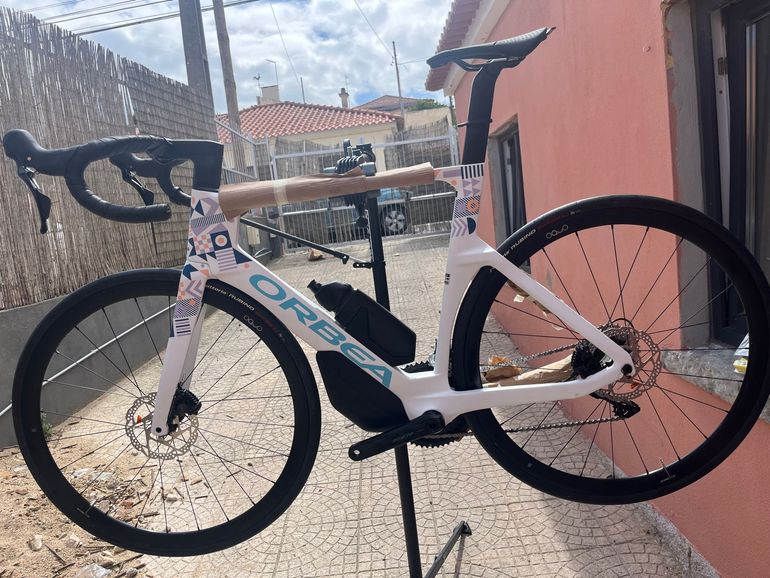 Used Orbea Orca SRAM Rival eTap AXS 2024 Road & Gravel, White — image 5 of 7