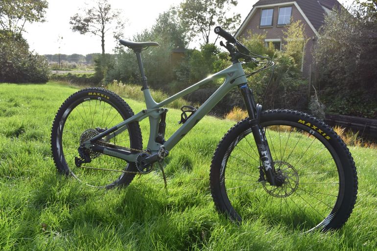 Used YT Industries Izzo Core 3 2022 Mountainbike, Grün — image 1 of 8