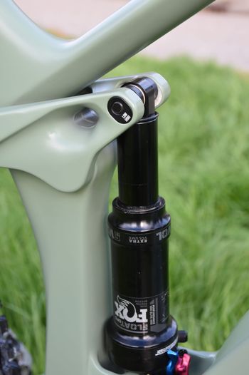 Used YT Industries Izzo Core 3 2022 Mountainbike, Grün — image 2 of 8