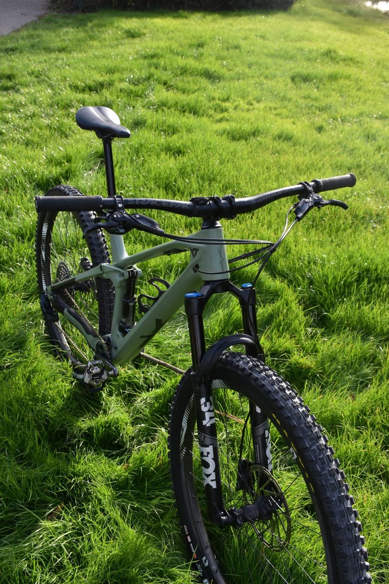 Used YT Industries Izzo Core 3 2022 Mountainbike, Grün — image 7 of 8