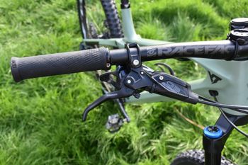 Used YT Industries Izzo Core 3 2022 Mountainbike, Grün — image 4 of 8