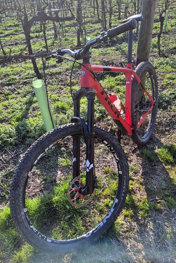Used Trek Procaliber Sensah SRX 2021 Mountainbike, Red — image 2 of 18