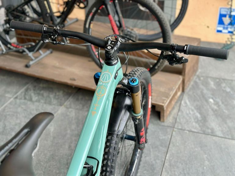 Used Forbidden Druid v2 full carbon 2024 Mountainbike, Green — image 2 of 5