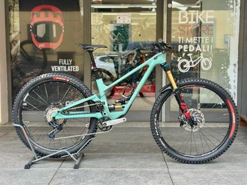 Käytetty Forbidden Druid v2 full carbon 2024 MTB