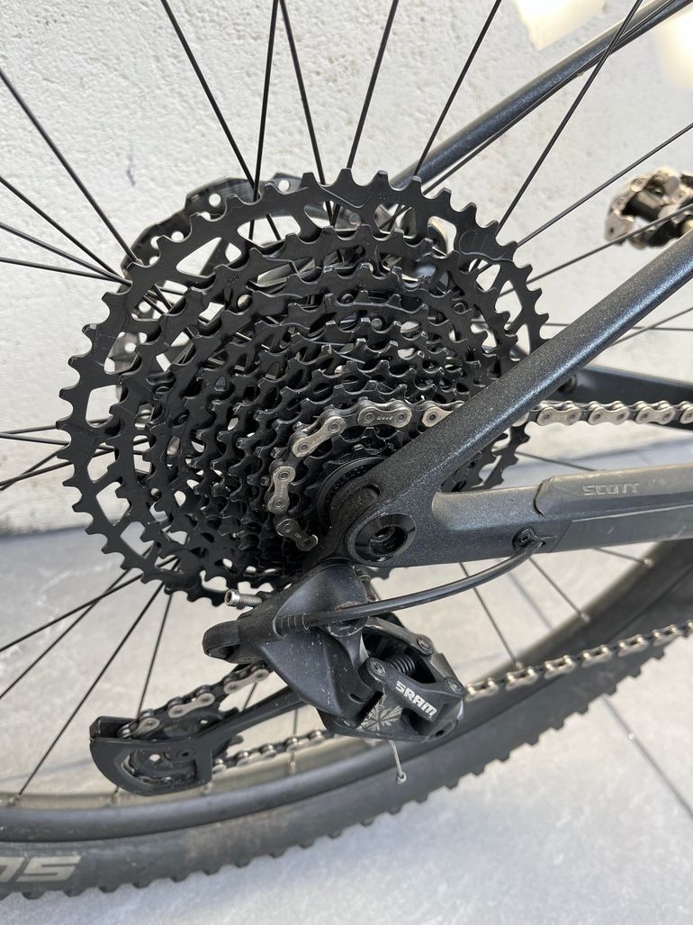 Used Scott Scale 2023 Mountainbike, Black — image 3 of 3