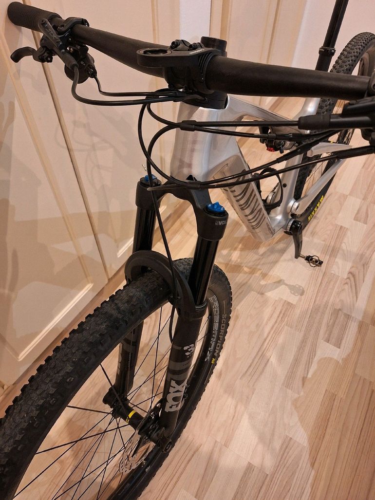 Used Canyon Lux Trail CF 6 2024 2024 Mountainbike, Light Gray, 29 — image 3 of 6