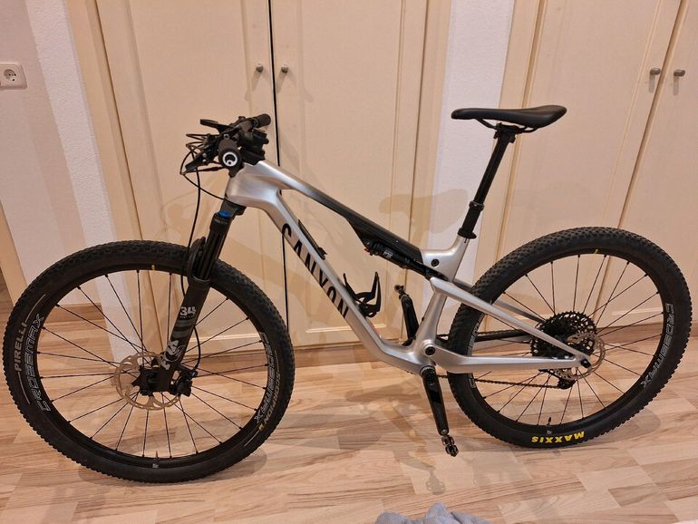 Used Canyon Lux Trail CF 6 2024 2024 Mountainbike, Light Gray, 29 — image 1 of 6