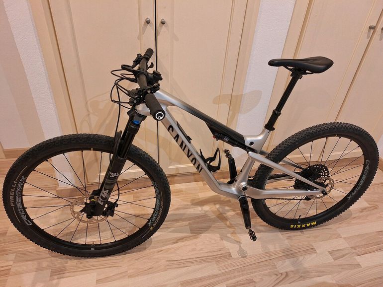 Used Canyon Lux Trail CF 6 2024 2024 Mountainbike, Light Gray, 29 — image 2 of 6