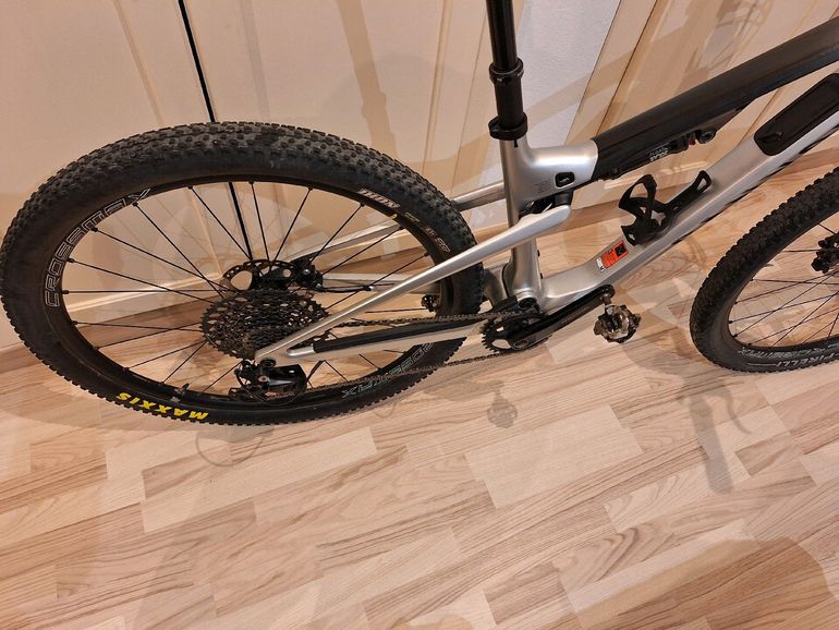 Used Canyon Lux Trail CF 6 2024 2024 Mountainbike, Light Gray, 29 — image 5 of 6