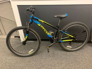 Used Giant Revel 2 2016 2016 Mountainbike, Green, 26 — image 2 of 8