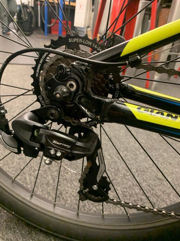 Used Giant Revel 2 2016 2016 Mountainbike, Green, 26 — image 5 of 8