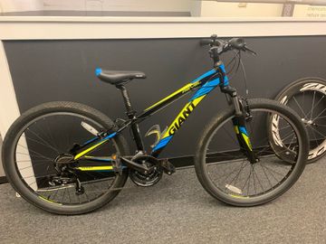 Used Giant Revel 2 2016 2016 MTB