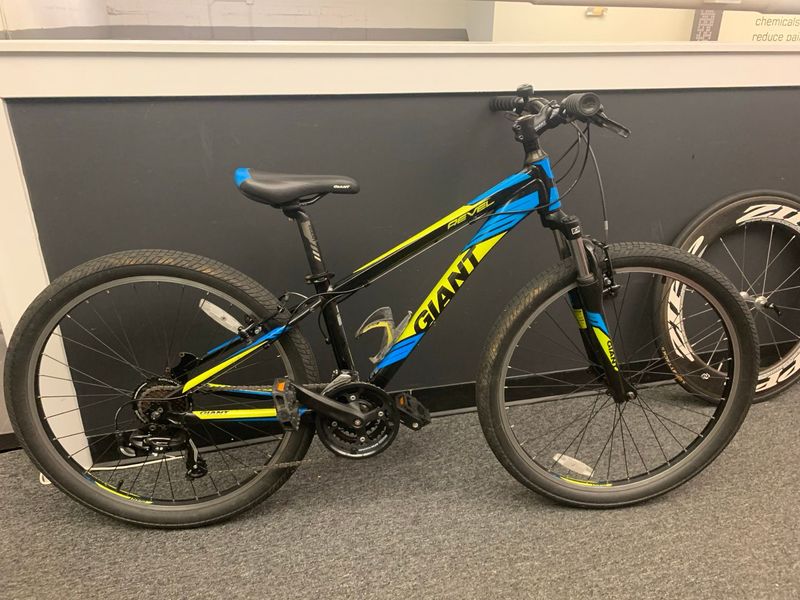 Used Giant Revel 2 2016 2016 MTB