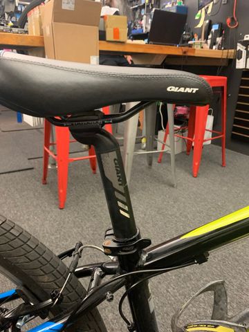Used Giant Revel 2 2016 2016 Mountainbike, Green, 26 — image 7 of 8
