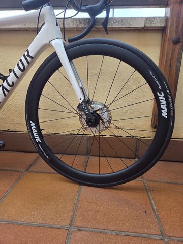 Used Factor O2 2023 2023 Road & Gravel, White — image 5 of 19
