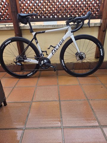 Used Factor O2 2023 2023 Road & Gravel, White — image 2 of 19