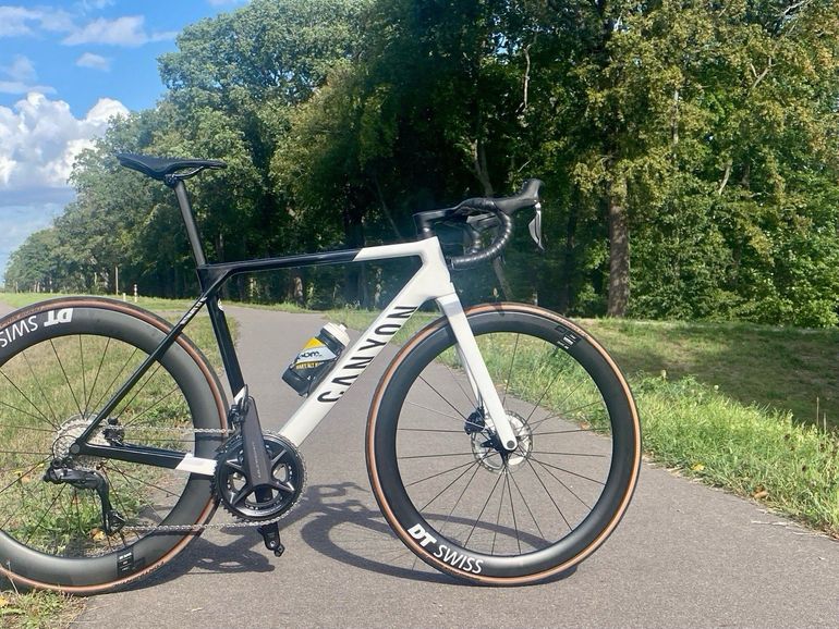 Canyon Ultimate CF SL 8 Aero used in M | buycycle