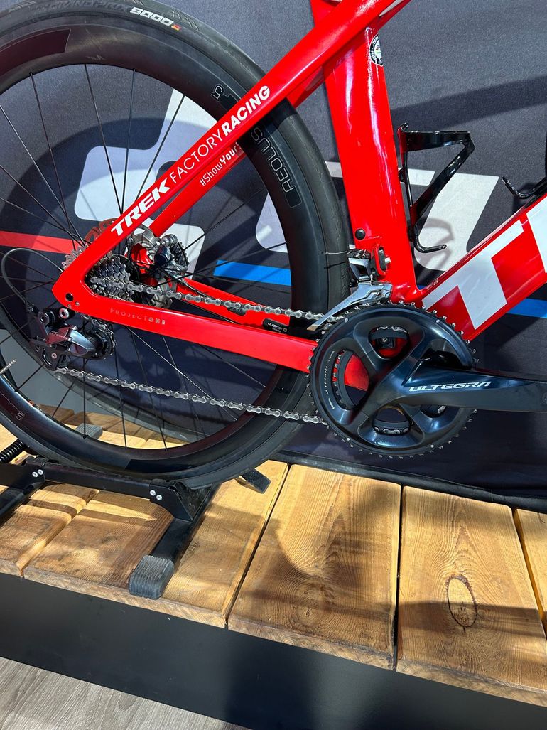 Used Trek Madone SLR 6 Gen 6 2021 2021 Road & Gravel, Red — image 4 of 10
