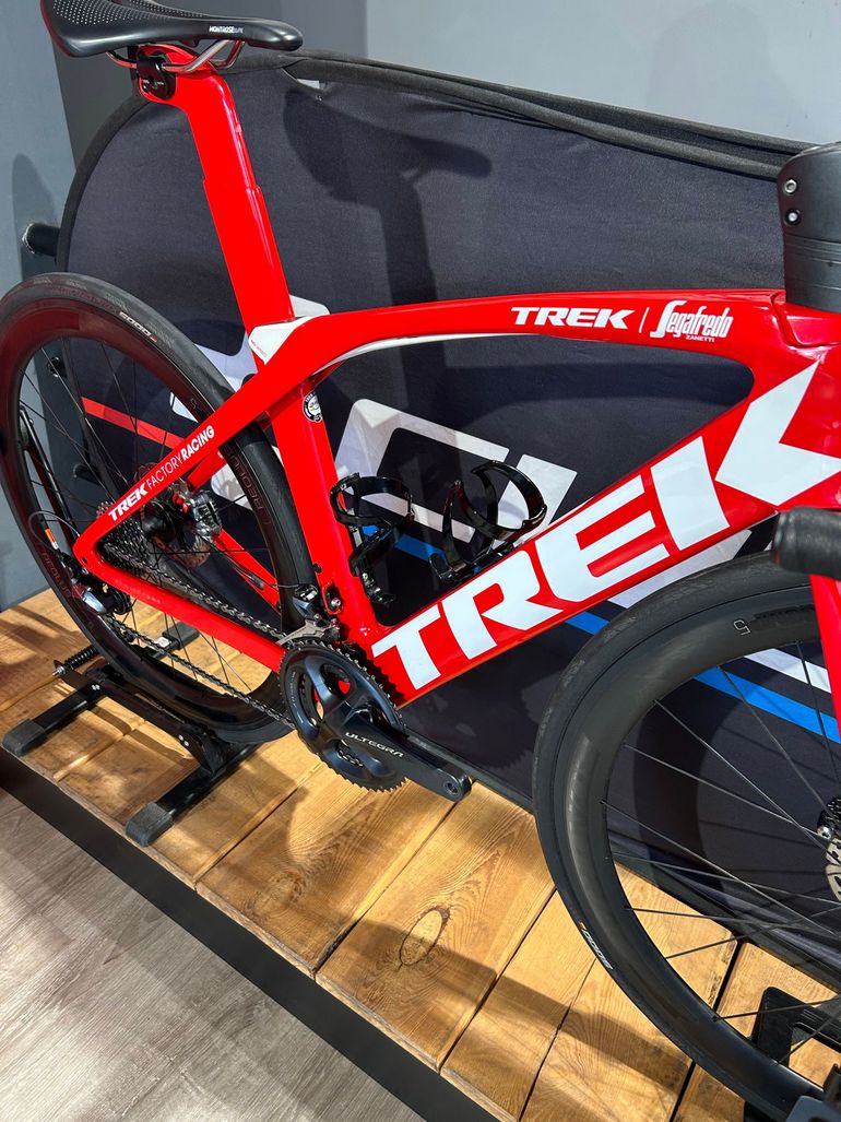 Used Trek Madone SLR 6 Gen 6 2021 2021 Road & Gravel, Red — image 2 of 10