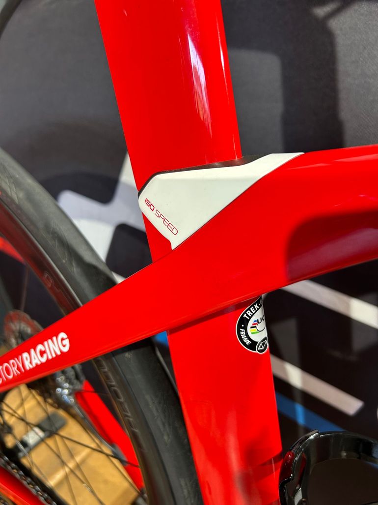 Used Trek Madone SLR 6 Gen 6 2021 2021 Road & Gravel, Red — image 7 of 10