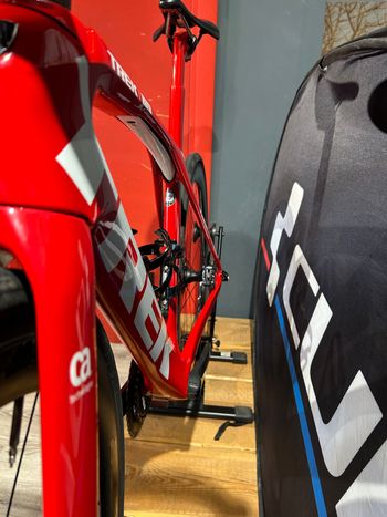 Used Trek Madone SLR 6 Gen 6 2021 2021 Road & Gravel, Red — image 10 of 10