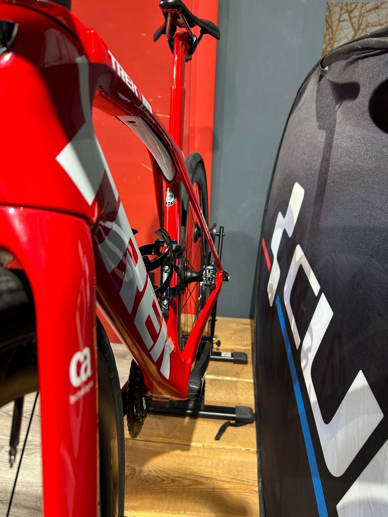 Used Trek Madone SLR 6 Gen 6 2021 2021 Road & Gravel, Red — image 10 of 10