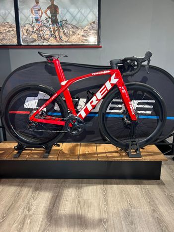 Used Trek Madone SLR 6 Gen 6 2021 2021 Road & Gravel, Red — image 1 of 10